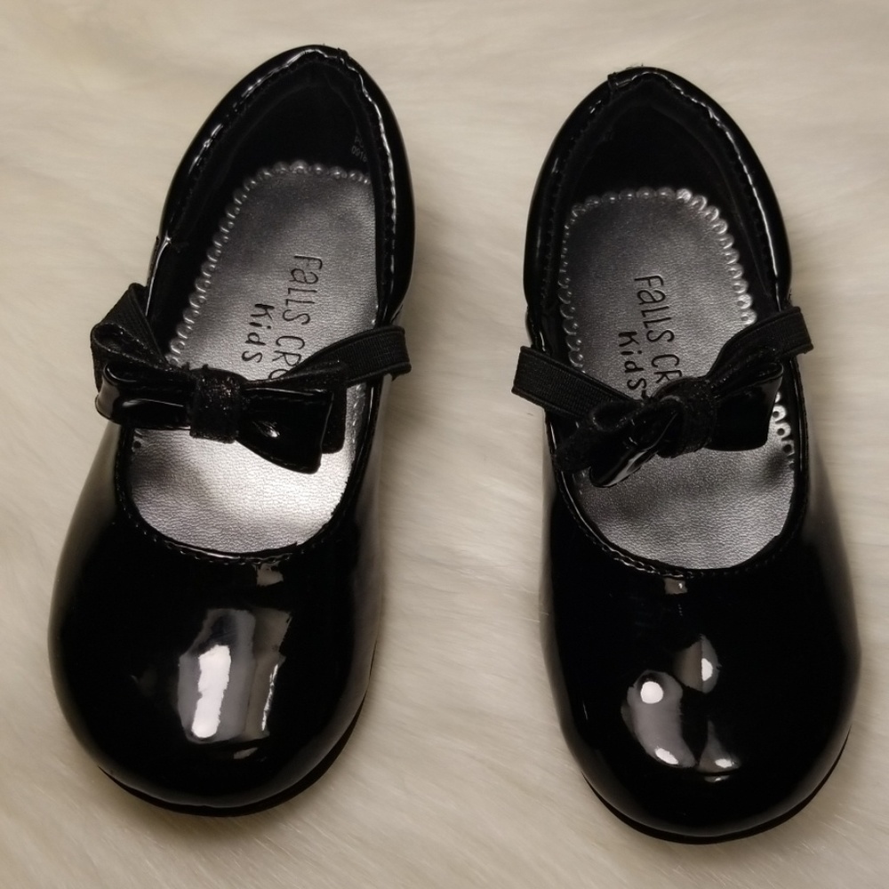 Falls Creek patent leather Mary Jane shoes